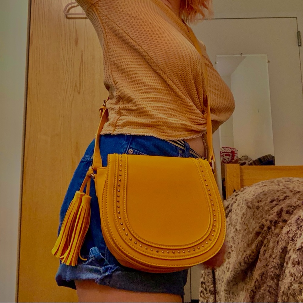 Crossbody Western Handbag w Fringe & Rivets